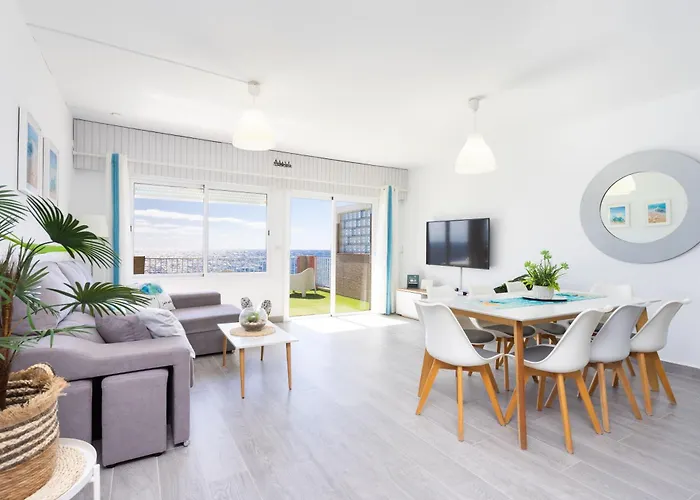 Σπίτι διακοπών Coastal Dream With Heated Pool *