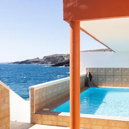 Hébergement de vacances Coastal Dream With Heated Pool