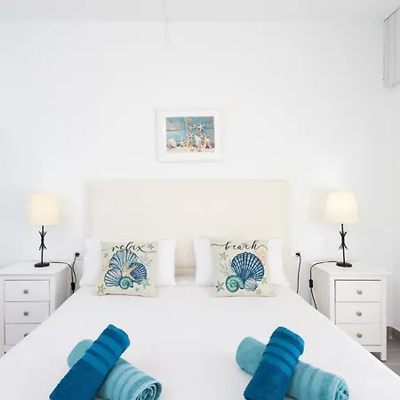 Hébergement de vacances Coastal Dream With Heated Pool *