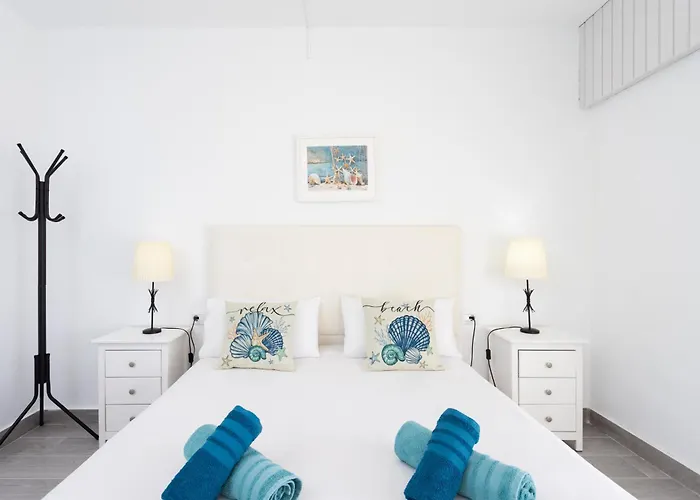 Semesterbostad Coastal Dream With Heated Pool *