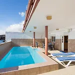 Coastal Dream With Heated Pool Tatil Evi