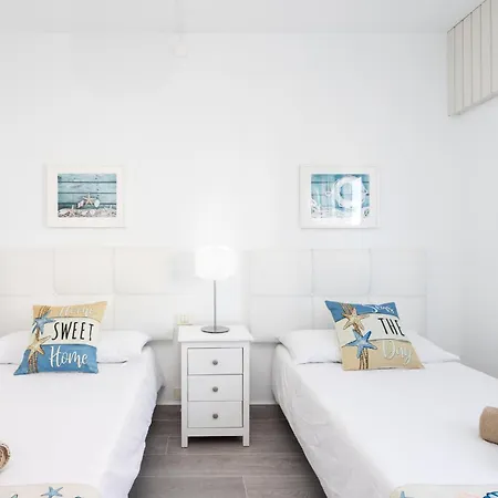 Hébergement de vacances Coastal Dream With Heated Pool El Escobonal